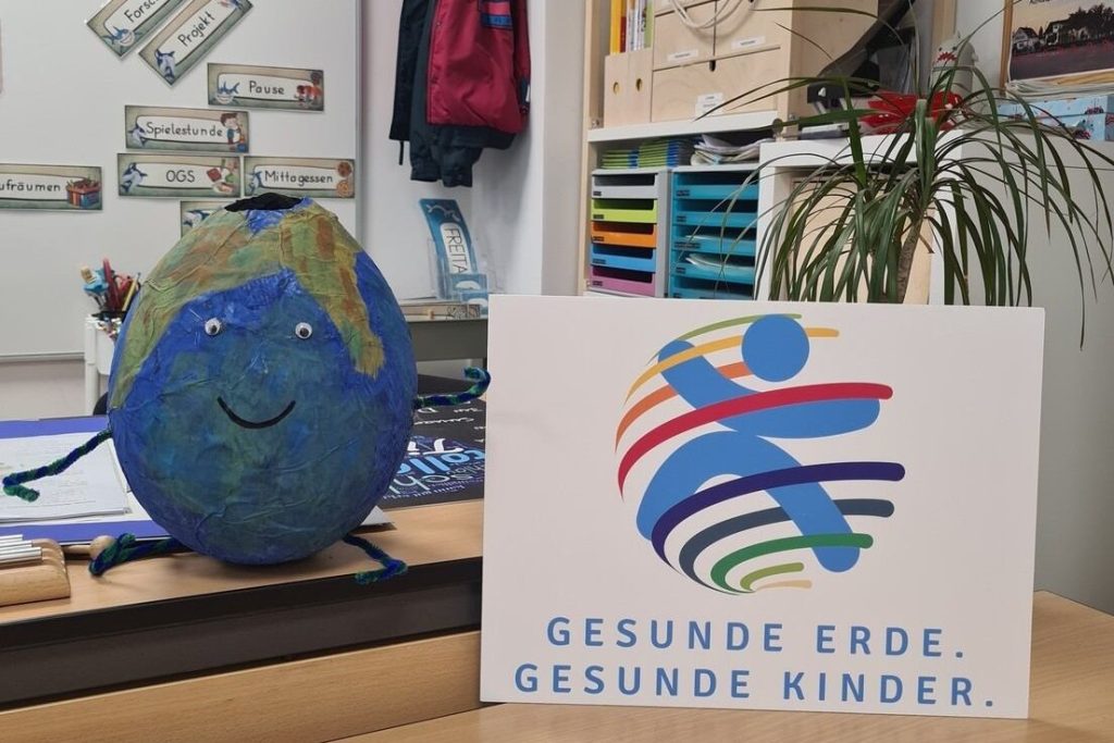 Globi und Gesunde Erde. Gesunde Kinder.-Schild